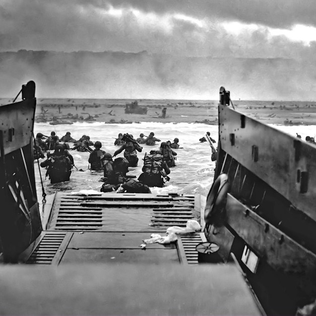 omaha_beach_d_day_wallpaper-1024x1024